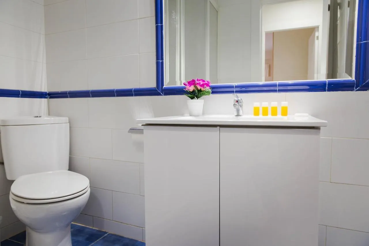 3 Dormitorios Con Balcon Junto Calle Larios Malaga Apartment
