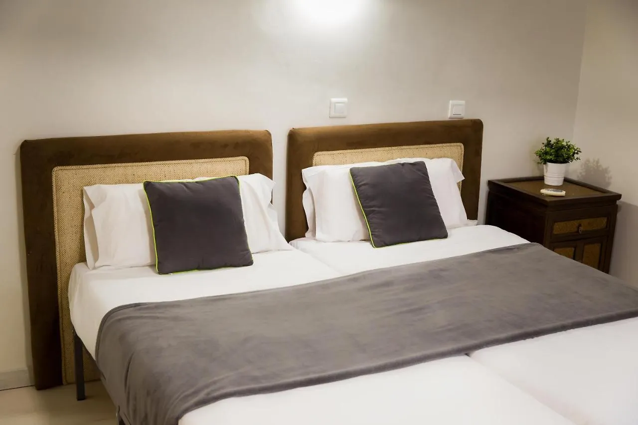 3 Dormitorios Con Balcon Junto Calle Larios Málaga Spanje